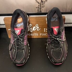 Brooks Black and Purple Women's Sneakers